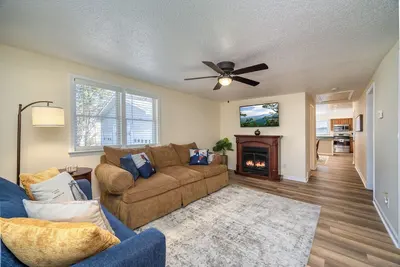 Image de Creekside Cottage only 1 Mile from Pisgah National Forest!