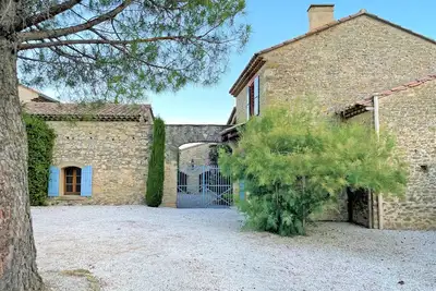 Image de Maison caractéristique avec Clime et piscine