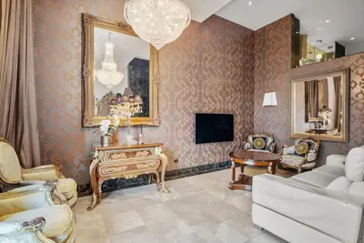 Image de Elegant 3 Story Mansion - Crown Jewel of Southbank
