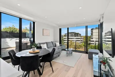Image de Bright & Airy Retreat with Balcony & Bbq