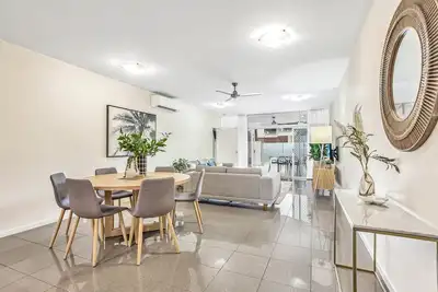 Image de City Centre 3-Bed Apartment with Pool Access