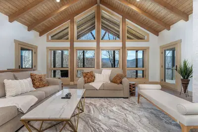 Image de Modern Log Cabin~Porch w\/ Lake Views~Hot Tub