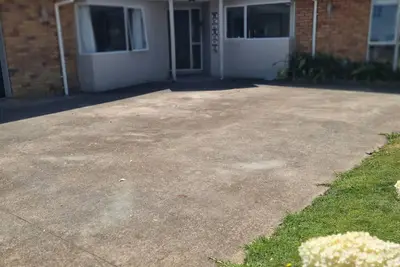 Image de Nice 3 bedroom family home and studio. Perfect for families or groups and pets.