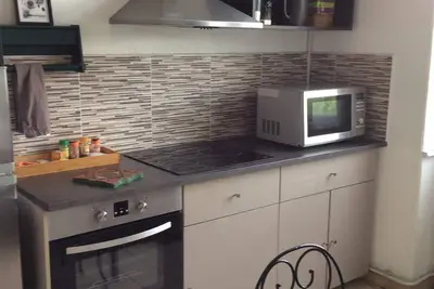 Image de 45m² Metro Centre Lyon à 100m Cuisine équipée Wifi Netflix