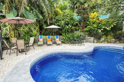 Image de Entire 12 Room Property is Yours!