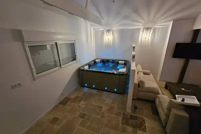 Image de Maison de campagne avec jacuzzi intérieur