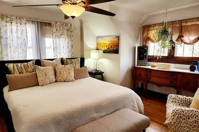 Image de Downtown Boho Home w/Office, Yoga Studio, King Bed