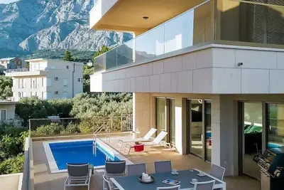 Image de Appartement de vacances Makarska pour 1 - 6 personnes avec 3 chambres à coucher - Logement de vacanc