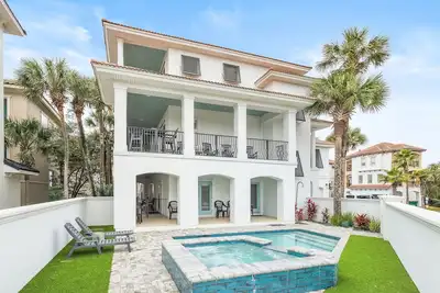 Image de Destiny By The Sea. Incredible Home! Pool, Arcade, sleeps 18, specials
