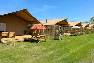 Image de Safari tent for 6 people with bed box