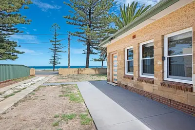 Image de Serenity by the Sea: 4br Home with beach views