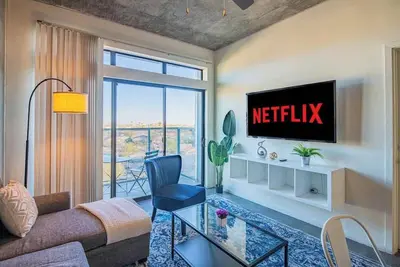 Image de 2br Apartment with Gym Pool Parking can Sleeps 8