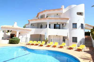 Image de Huge Family Friendly Villa, 7 Bedrooms, Private Pool, Aircon, Large Gardens