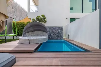 Image de A coastal themed 4br Townhouse with Pool in Jvc