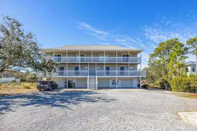 Image de New Listing! Pet Friendly 2 Bedroom Is Oh, So Close To Beach Access #1!