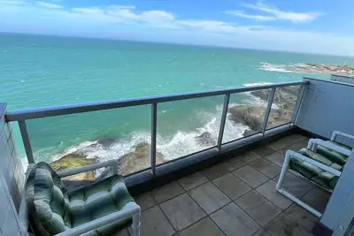 Oceanfront 3br with Balcony & View - Gua001