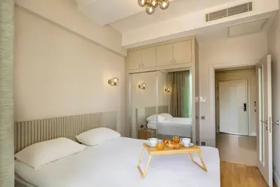 Modern & Stylish Apartment with Indoor&Outdoor Pools, Gym, Spa, near Beach