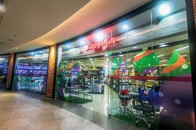 Image de The Quirk Inn: Where Fun Air residence Makati 300m