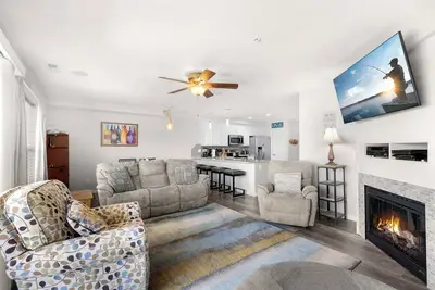Image de Seascape Cove – Waterfront!