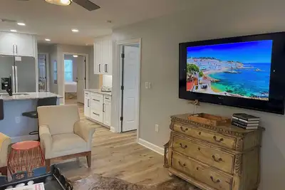 Image de Gameday Getaway! Marvelous 4-bedroom condo in Seneca with Ac, fitness room, WiFi