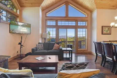 Image de Hilltop Hideaway w/ Game Room & Forest Views!