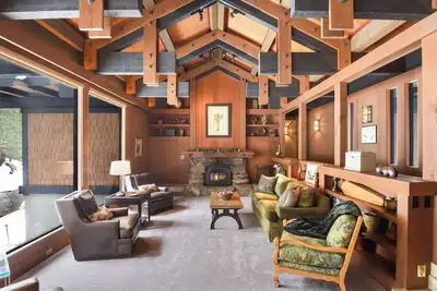 Image de Joy on the River – Stunning Waterfront Home for 10