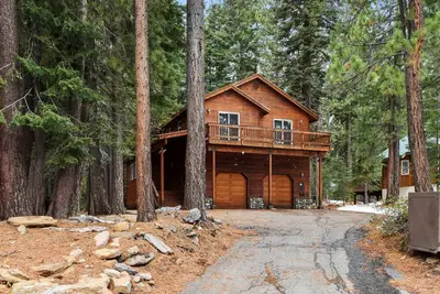Image de Truckee Pines Retreat | Game Room & Forest Views