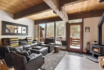 Image de Alpine Manor Retreat | Mountain Relaxation