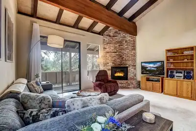 Image de Mountain Shadows Chalet | Tahoe Fun Awaits