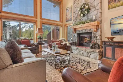 Image de Wulf's Lodge at Olympic Valley | Unwind in Hot Tub!