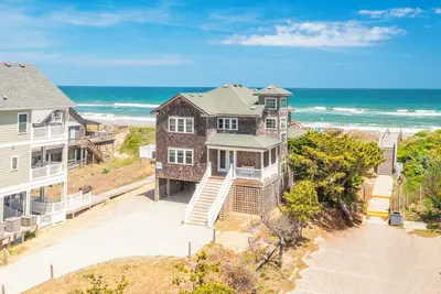 Image de Oceanfront home w/ pool & amazing views near restaurants & Nags Head Pier!
