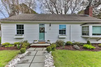 Image de 6 Richards Way - New Listing! East Sandwich Home with Hot Tub & Near Beach