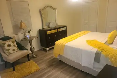 Image de 5 minutes to New Orleans a Reno 2bedroom /1 & half bathroom apartment in Harvey