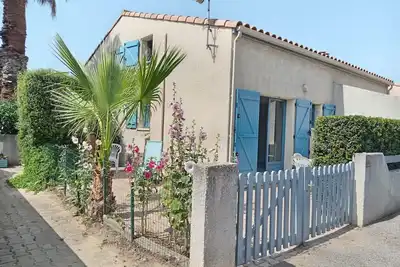 Image de Maison avec terrasse Ă 6min de la mer