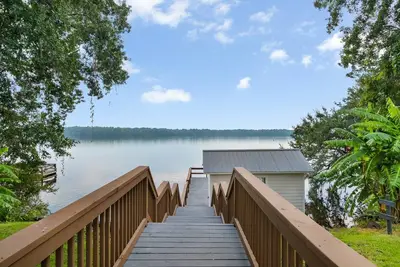 Image de Charming 3-bedroom house with dock house on Lake Talquin in Tallahassee, Fl.