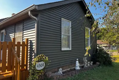 Image de Two houses on 3 acres