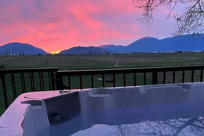 Image de Sunset View Chilliwack Bc-Rated as Best Hot Tub Experience-max 6 guests