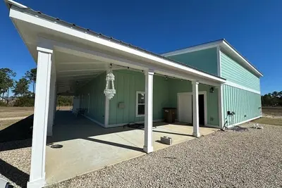 Image de Hangar Hideaway - Stay at a grass runway