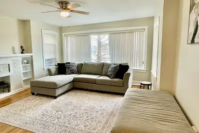 Image de Roomy 2 bedroom Long-term Stay Apartment in Oak Park near downtown Chicago