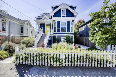 Image de Spacious 5 Bed w/King nr Downtown/Hospital/Beach