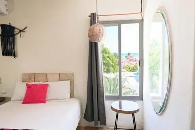 Image de Twin Room on 5th, one block to the beach