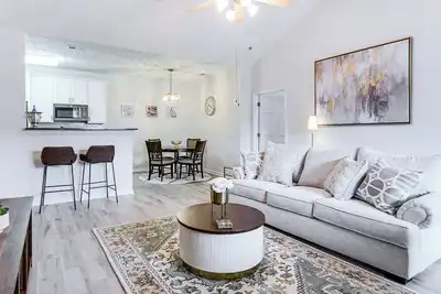 Image de 9 Mi to Dtwn Fayetteville: Condo w/ Pool Access!
