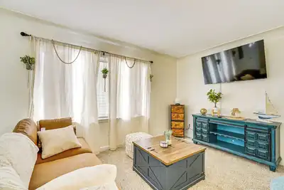 Image de Near Detroit Metro Area: New Baltimore Home!