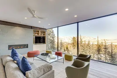 Image de 1 Mi to Downtown Jackson: Modern Retreat w/ Views