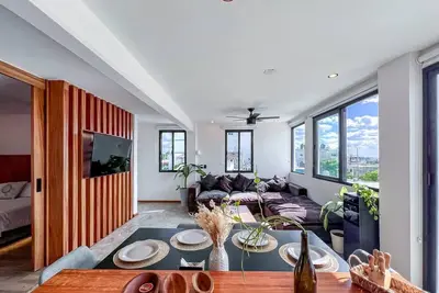 Image de 3 Private Suites with Amazing Views!