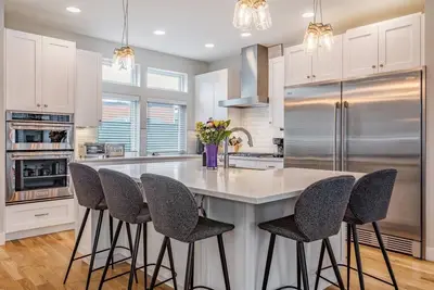 Image de Luxury 5-Bedroom Home in LoHi, Amazing rooftop deck. 3, 000 sqft