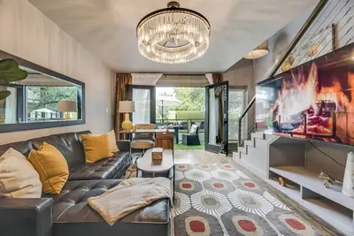 Image de 2-level luxury loft with pool, private patio, and historic charm.