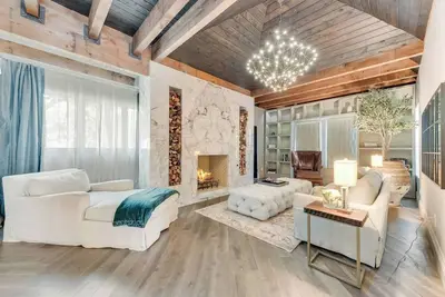 Image de 3br luxury home w/ private pool, Peloton, and gourmet kitchen.