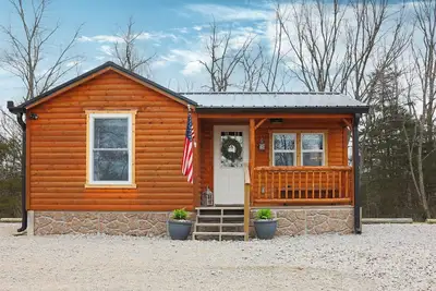 Private Cabin - Hiking. Getaway. Near the Ark. No Cleaning Fees