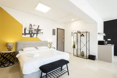Image de Spacious Urban Retreat: Central 2-Bedroom Haven for 8